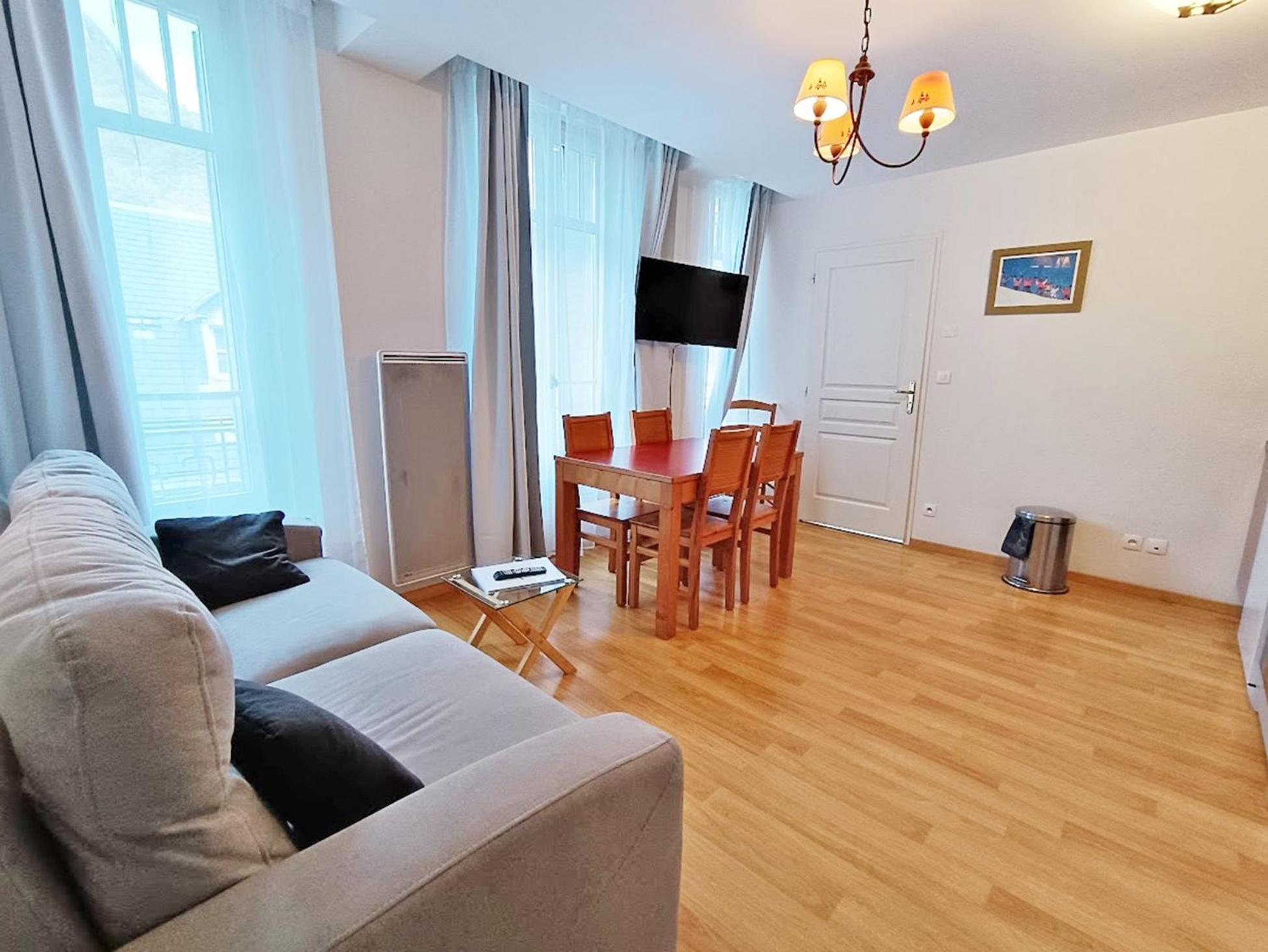 Il Etait Une Fois Luchon, T2, Centre Luchon, Wifi, Casier A Skis, Ascenseur, 4 Personnes Apartment Bagneres-de-Luchon Ngoại thất bức ảnh